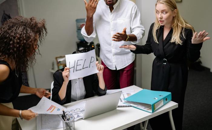 Abuso laboral / Workplace abuse