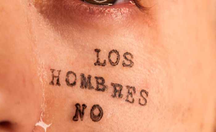 Los hombres también lloran. / Men cry too.